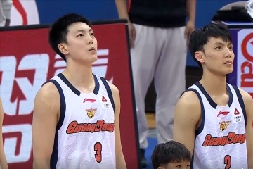 开云体育官网-CBA：胡明轩13分加时逆转，18岁小将22+8，拼到4人五犯离场